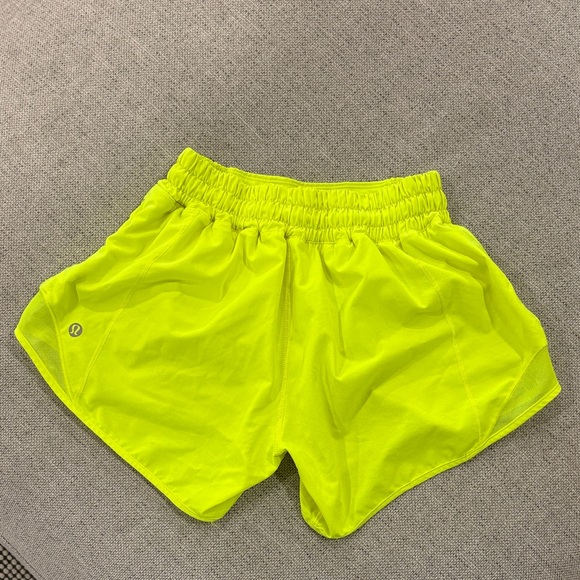 lululemon hotty hot shorts - Picture 2 of 3